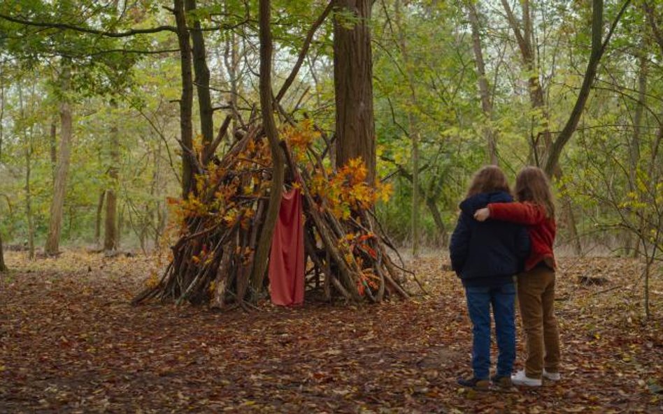 W nagrodzonej za scenariusz w Cannes „Małej mamie” Sciamma opowiada o miłości matki i córki