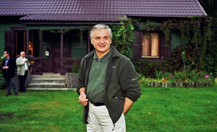 Elektorat lewicowy zlekceważył apel Włodzimierza Cimoszewicza. Na zdjęciu w 2003 roku przed swoim do