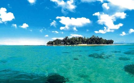 Ile des Deux Cocos, na południowy wschód od Mauritiusa. Historia tych ziem ma odzwierciedlenie w kuc