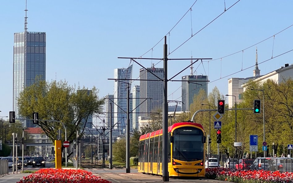 Warszawa: Pracowite lato drogowców i tramwajarzy