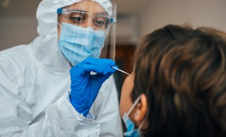 Zbadano związek między alkoholem i Covidem