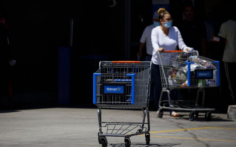 Walmart znów będzie liczył klientów. Wirus nadal bije rekordy