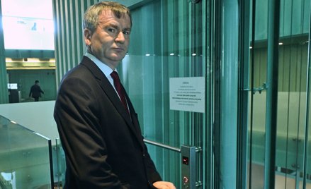 Prezes SN Zbigniew Kapiński w holu głównym Sądu Najwyższego. Śledztwo traktuje je jako „skoordynowan