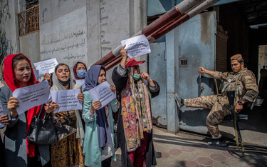 Afganistan. Firmy należące do kobiet zamknięte od ponad miesiąca