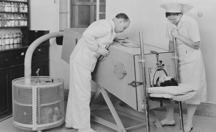 W przeszłości żelazne płuco zastępowało respirator i ratowało życie osób sparaliżowanych po polio