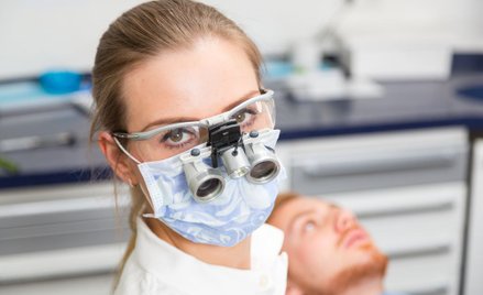 Dentysta nie odliczy specjalistycznych okularów - interpretacja podatkowa