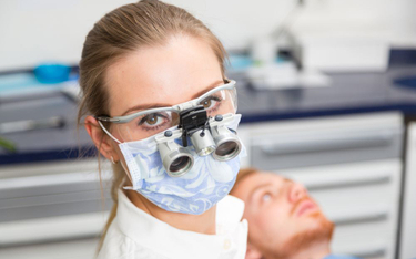 Dentysta nie odliczy specjalistycznych okularów - interpretacja podatkowa