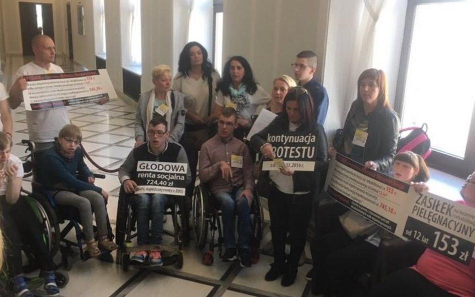Rząd powinien spełnić żądania protestujących