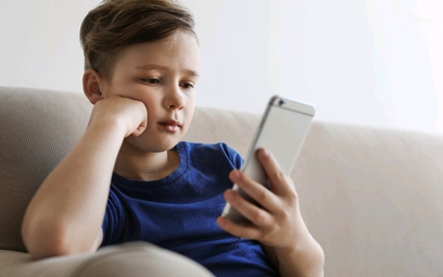 Smartfony nie powodują depresji u dzieci. Nowe badania