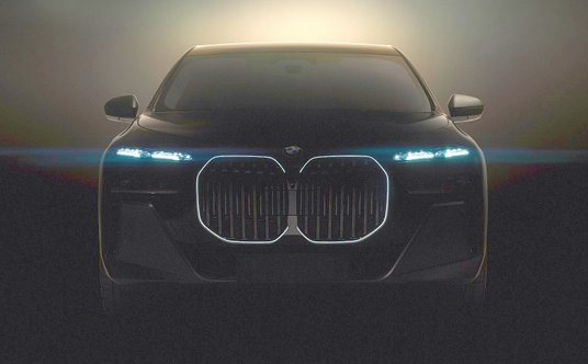 Nieco rozjaśniony teaser BMW i7 ujawnia trochę więcej szczegółów