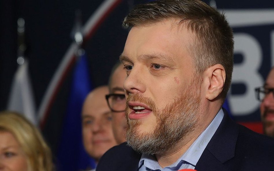 Zandberg: Niestety, w sprawie relacji z USA PiS ma skłonność do wyjątkowej czołobitności