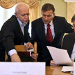 O pomocy dla powodzian rozmawiali w Lublinie m.in. (od lewej): wiceminister rozwoju regionalnego Krz