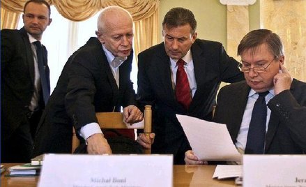 O pomocy dla powodzian rozmawiali w Lublinie m.in. (od lewej): wiceminister rozwoju regionalnego Krz