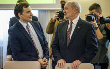 W walkach o wpływy coraz częściej biorą udział ministrowie (na zdjęciu Zbigniew Ziobro i Antoni Maci