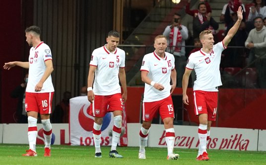 Adam Buksa (z prawej) uświetnił swój debiut w reprezentacji zdobyciem bramki