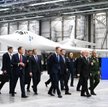 Władimir Putin w zakładach modernizujących Tu-160M