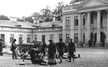 Zamach majowy. Żołnierze marszałka Piłsudskiego przed Belwederem.