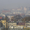 W większo&#347;ci polskich województw przyczyną smogu jest emisja pyłów i szkodliwych gazów pochodzą