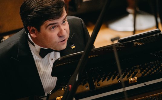 Vadym Kholodenko jest pianistą bardzo ekspresyjnym