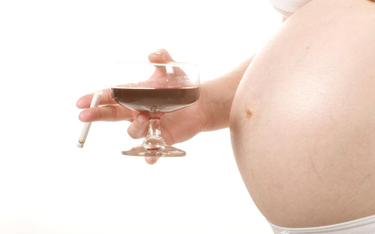 Projekt ustawy o przymusowej izolacji alkoholiczek i narkomanek podczas ciąży jest niekonstytucyjny