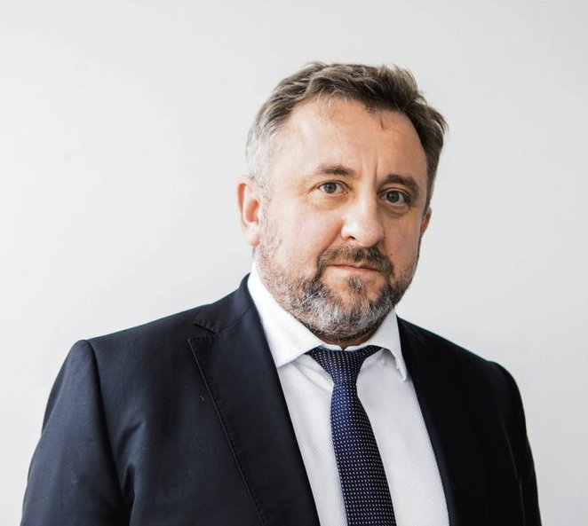 Piotr Tomaszewski od wielu lat związany jest z grupą Santander BM (wcześnie BZ WBK). Na początku pra