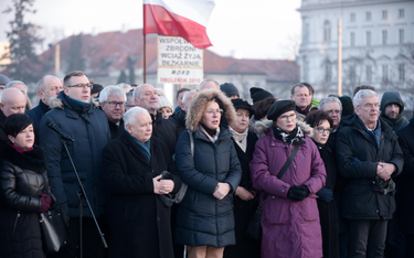 Prezes PiS Jarosław Kaczyński, europosłanka Jadwiga Wiśniewska oraz posłanka PiS Małgorzata Gosiewsk