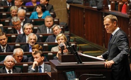 Premier Donald Tusk, przemawiając w Sejmie, próbował w piątek przejąć polityczną inicjatywę