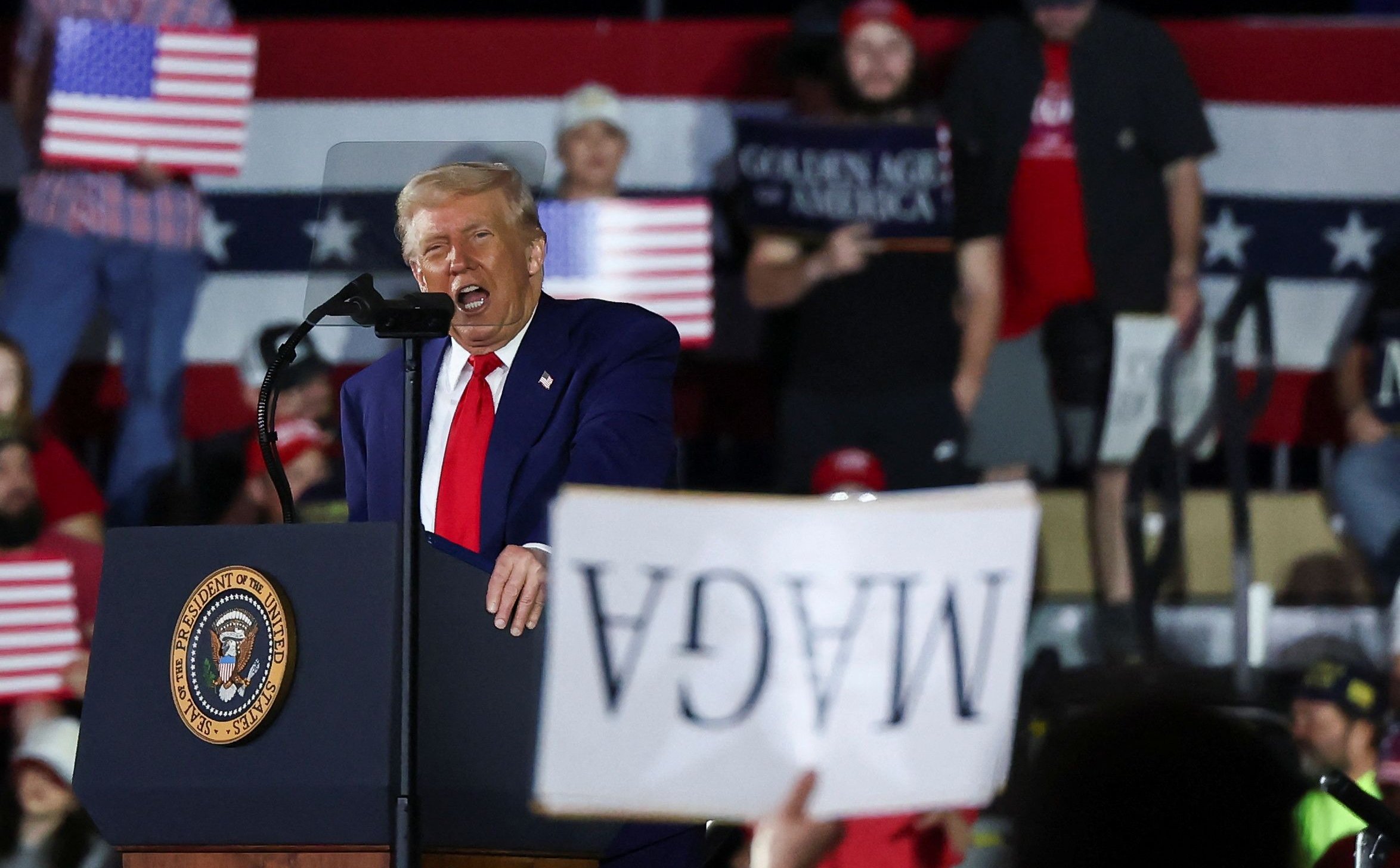 Sondaż: Amerykanie niezadowoleni z polityki gospodarczej Donalda Trumpa