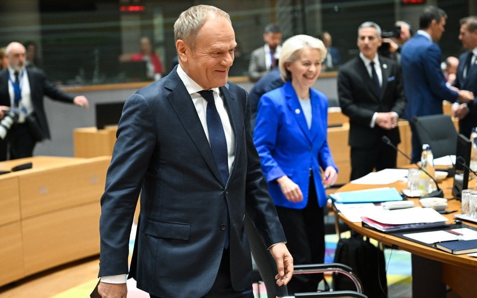 Premier RP Donald Tusk (2L) i przewodnicząca Komisji Europejskiej Ursula Von der Leyen (3L)