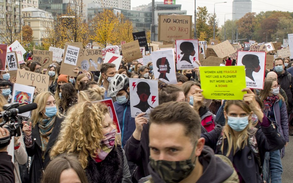 Sondaż Kantaru: 70 proc. badanych popiera protest Strajku Kobiet