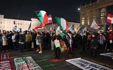 Sobotni protest przeciw paszportom covidowym w Turynie