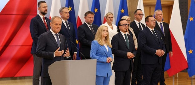 Taktyka Donalda Tuska polega na nieustannym podgrzewaniu wody w naszej polityce