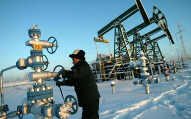 Rosjanie korzystają na droższej ropie i gazie
