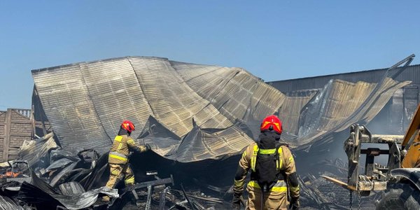 15 zastępów gasi składowisko opon w Wielkopolsce. Toksyczny dym nad okolicą