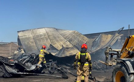 Na miejscu znajduje się 15 zastępów straży pożarnej