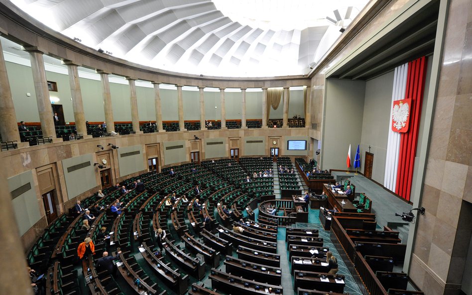 Sondaż: Kto skutecznie zapewniłby bezpieczeństwo Polsce? Wyraźna przewaga jednej partii