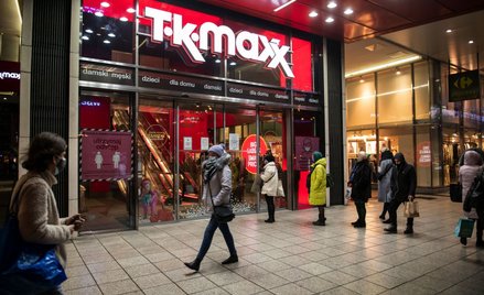 Pandemia wyhamowała zapał Polaków. Na co przestali wydawać?