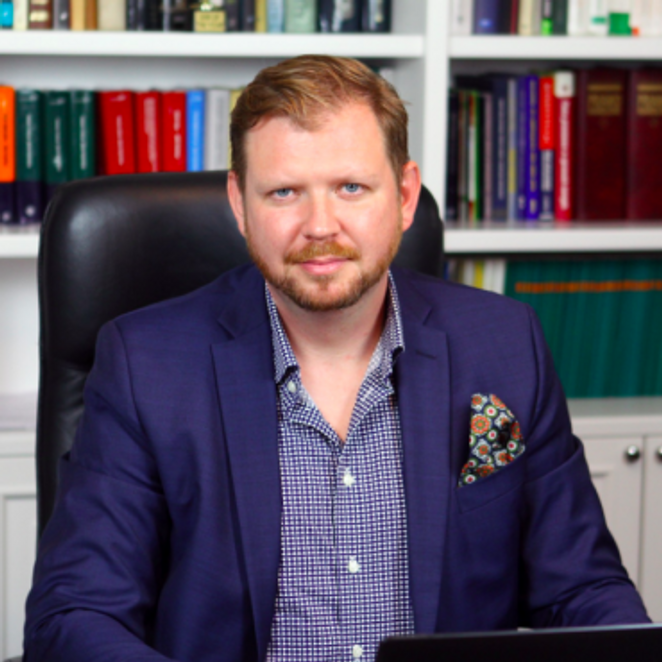 Spółce Lokaty Budowlane, która dziś naciska na spółdzielnię, doradza mecenas Adam Kuźnicki. Kilka la