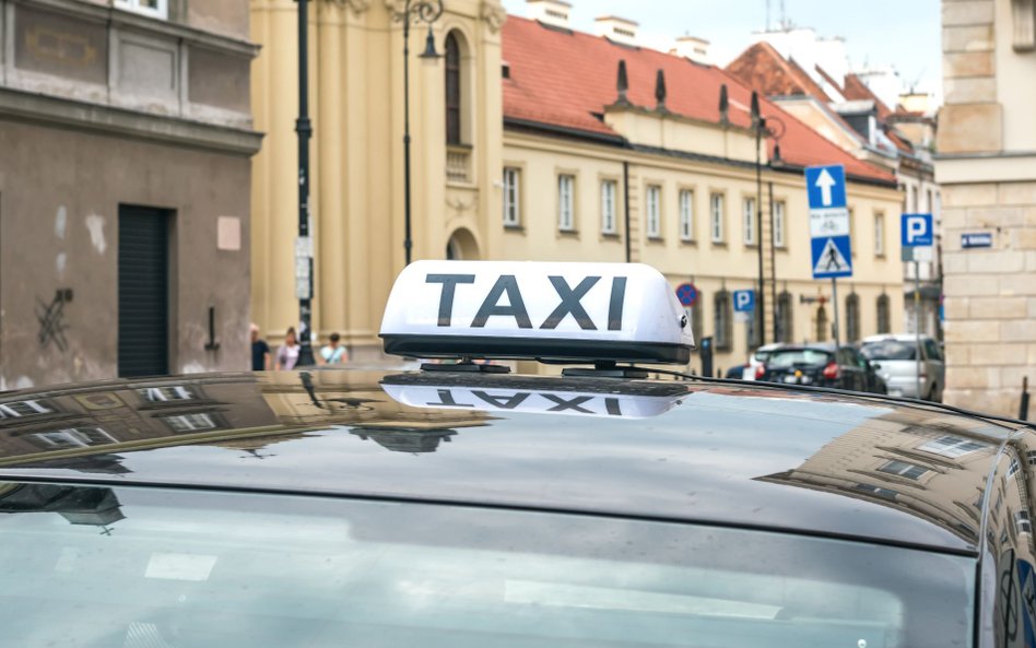 Taksówkarze porzucają pracę. Zawód przechodzi do historii?