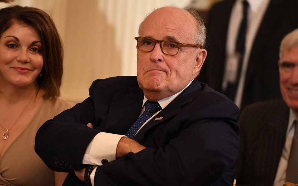 Giuliani ostrzega: Impeachment Trumpa doprowadzi do buntu