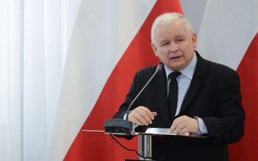 Jarosław Kaczyński: "Bliższa analiza obowiązującej konstytucji wskazuje na to, że można ją śmiało na