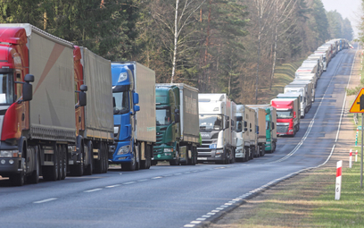 Na polsko-białoruskim przejściu w Bobrownikach ciężarówki czekają na odprawę nawet 19 godzin