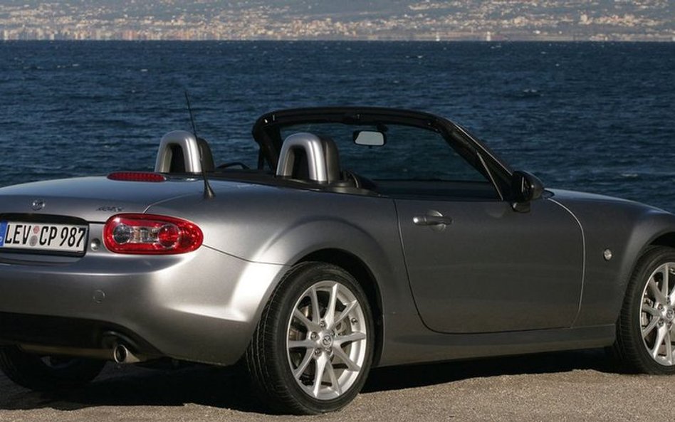 Kabriolet z Japonii otwiera pierwszą piątkę samochodów, które nie zrujnują domowego budżetu. W ranki