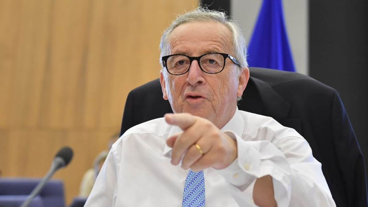 Juncker tłumaczy, że to nie alkohol. "Miałem skurcz w nodze" - rp.pl