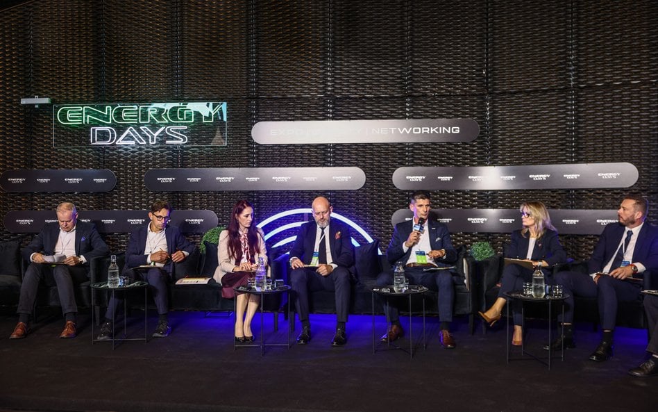 Cyfryzacja przynosi wiele korzyści, ale wiąże się też z ryzykami – zwracali uwagę uczestnicy debaty 