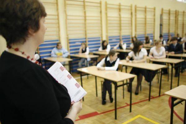 Dodatek Uzupełniający Dla Nauczycieli Poniżej średniej - Rp.pl