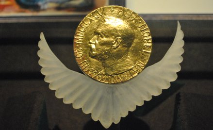 Medal noblowski, który otrzymała Rigoberta Menchú Tum, eksponowany w Museo del Templo Mayor w Meksyk