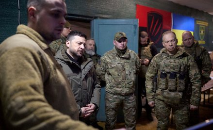 Wołodymyr Zełenski wśród żołnierzy na froncie donieckim