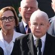 Prezes PiS Jarosław Kaczyński i politycy Prawa i Sprawiedliwości podczas obchodów miesięcznicy katas