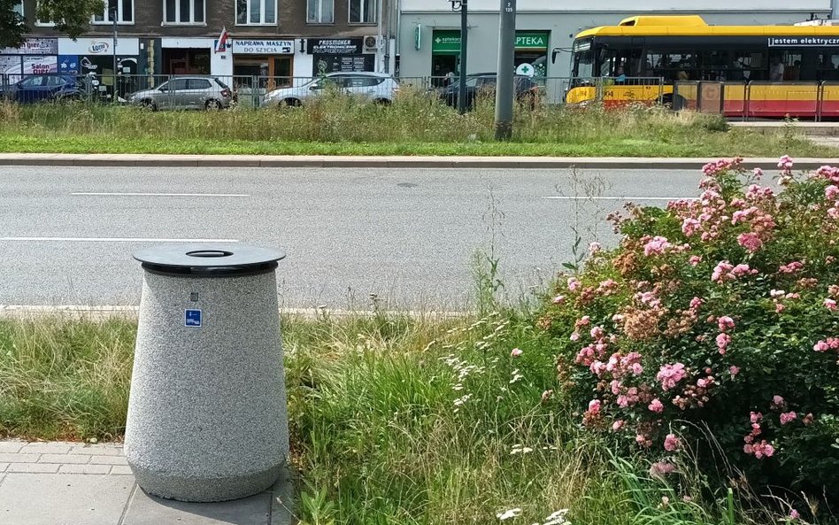 Każdy z nowych koszy jest wyposażony w pokrywę